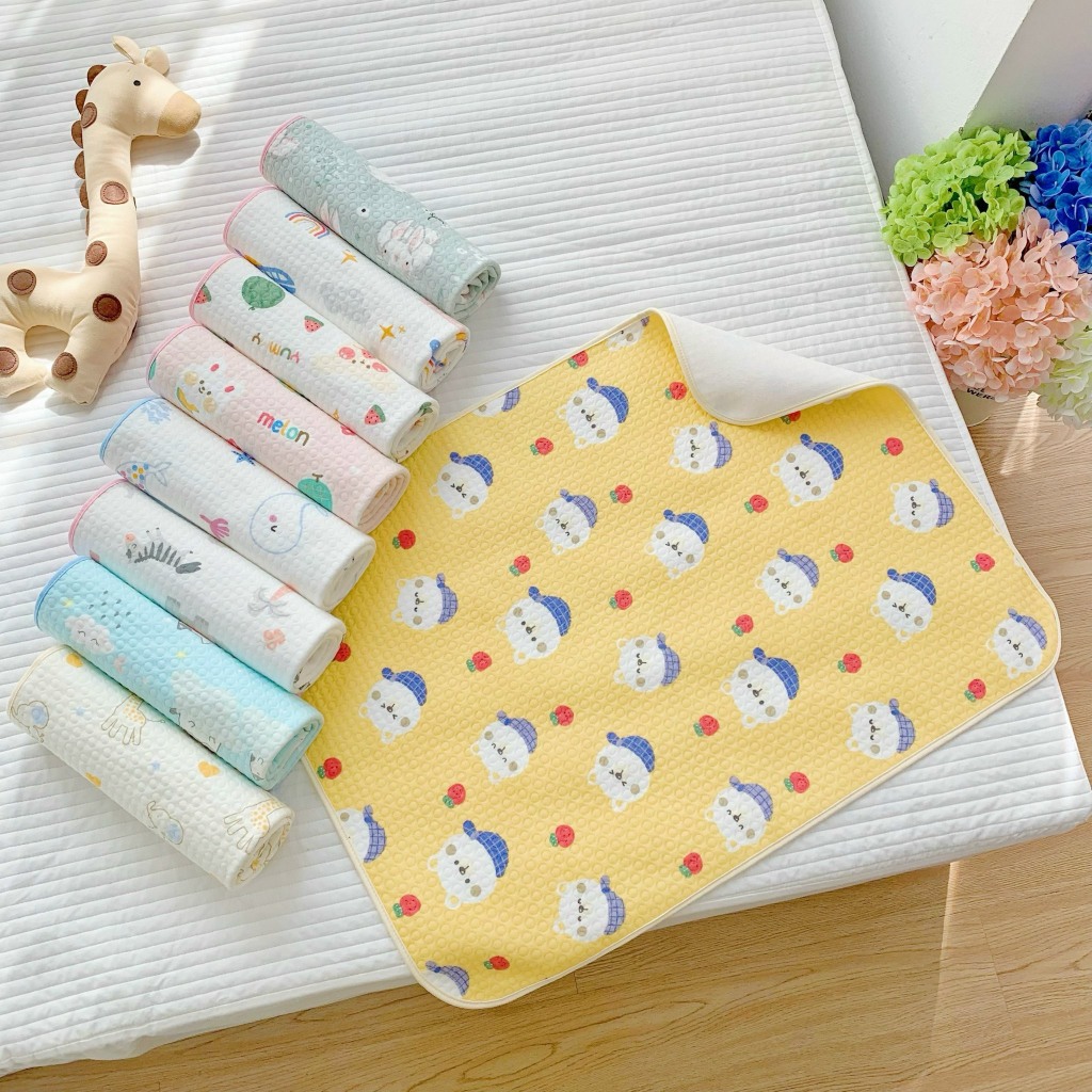 Tấm lót chống thấm cho bé sơ sinh size 50x70cm, 4 lớp mềm mại, họa tiết đáng yêu