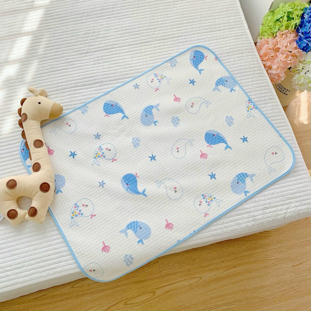 Tấm lót chống thấm cho bé sơ sinh size 50x70cm, 4 lớp mềm mại, họa tiết đáng yêu