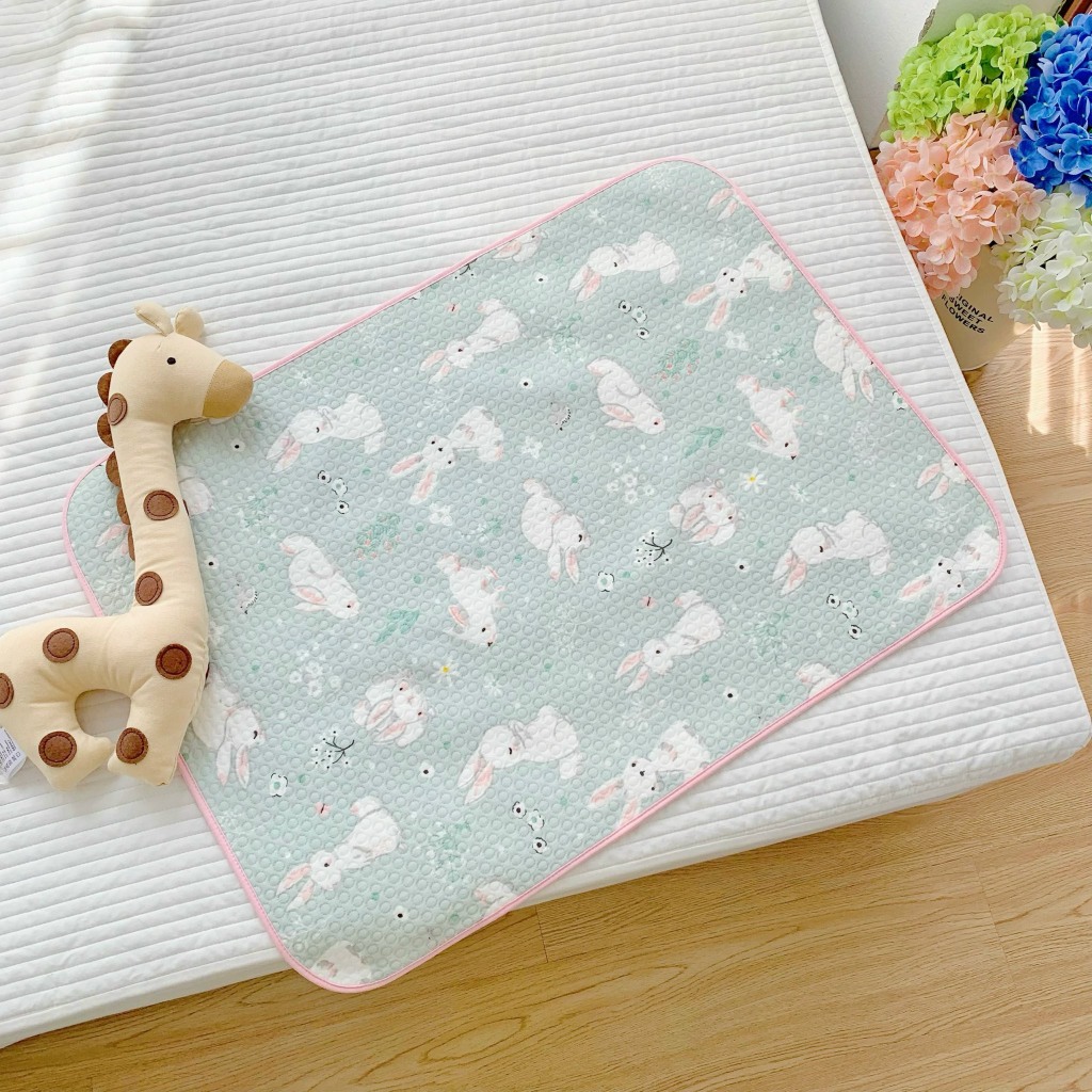 Tấm lót chống thấm cho bé sơ sinh size 50x70cm, 4 lớp mềm mại, họa tiết đáng yêu