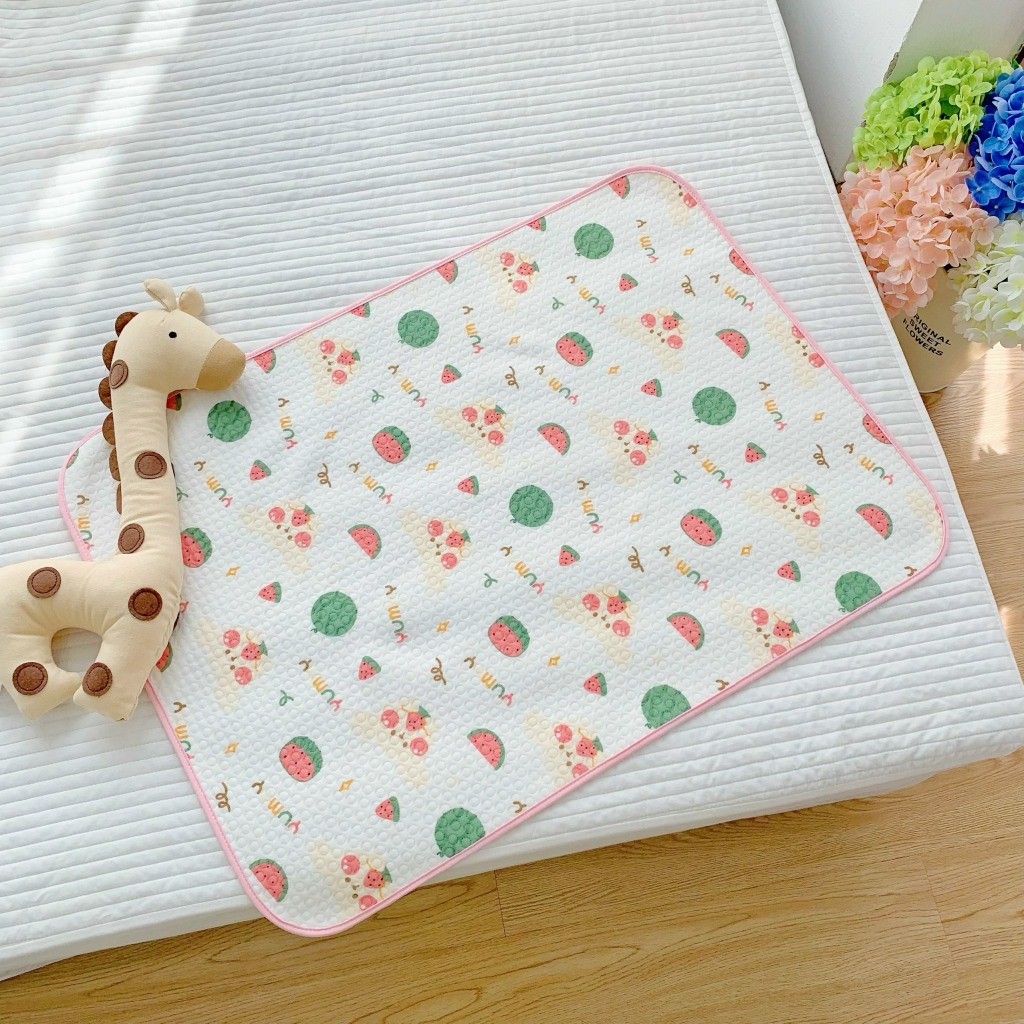 Tấm lót chống thấm cho bé sơ sinh size 50x70cm, 4 lớp mềm mại, họa tiết đáng yêu