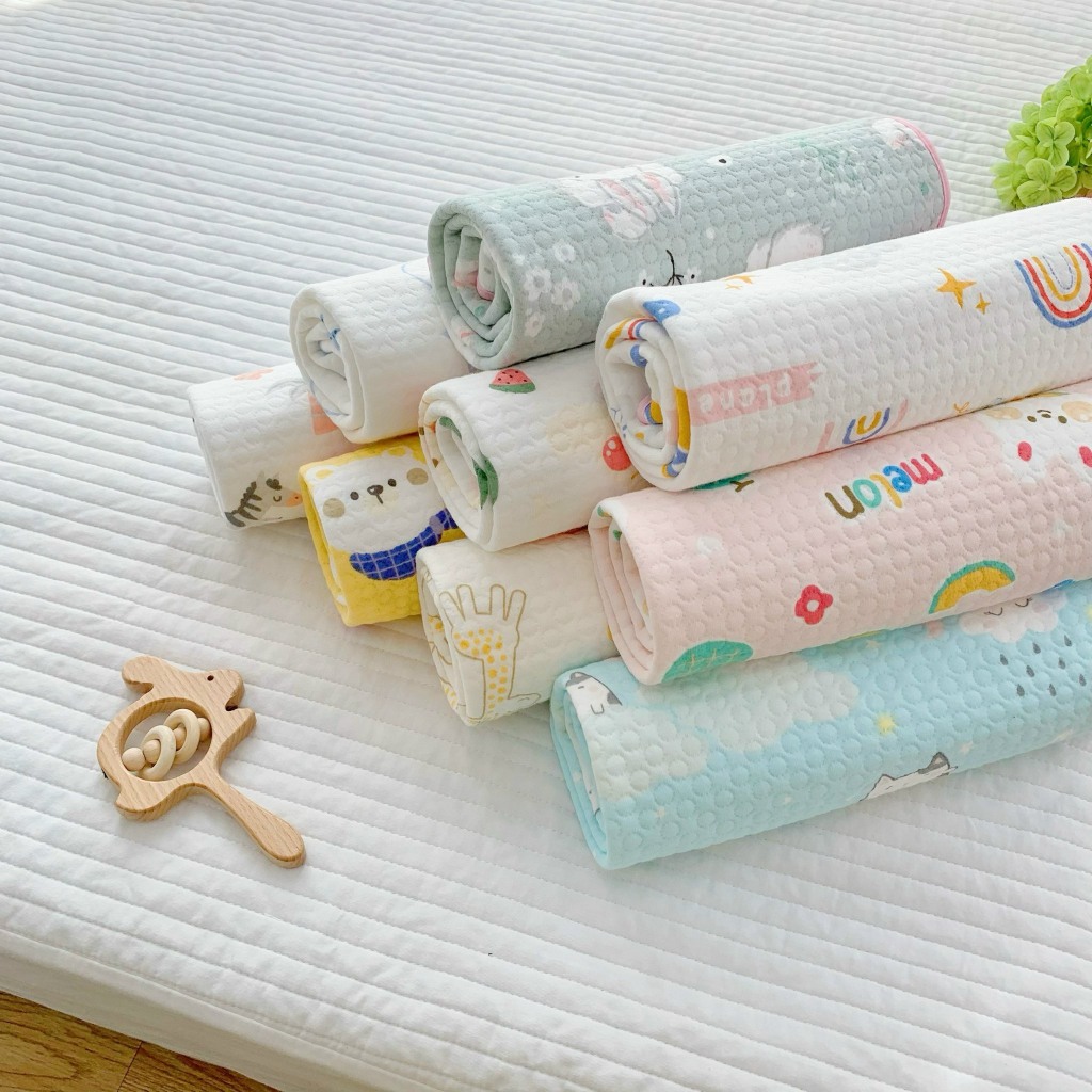 Tấm lót chống thấm cho bé sơ sinh size 50x70cm, 4 lớp mềm mại, họa tiết đáng yêu