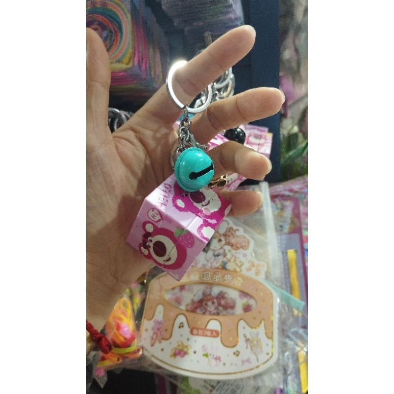 Móc khoá Rubic hình gấu dâu.