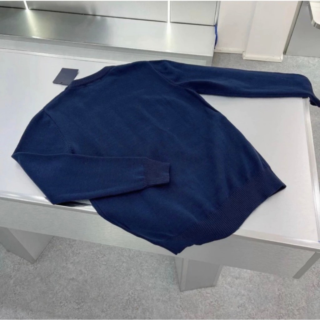 Áo Len Nam Nữ Lv Thêu Trái Tim Chất Len Không Xù Bản Đặc Biệt Hottrend 2023 - Áo Len Lv Trái Tim Hottrend 2023