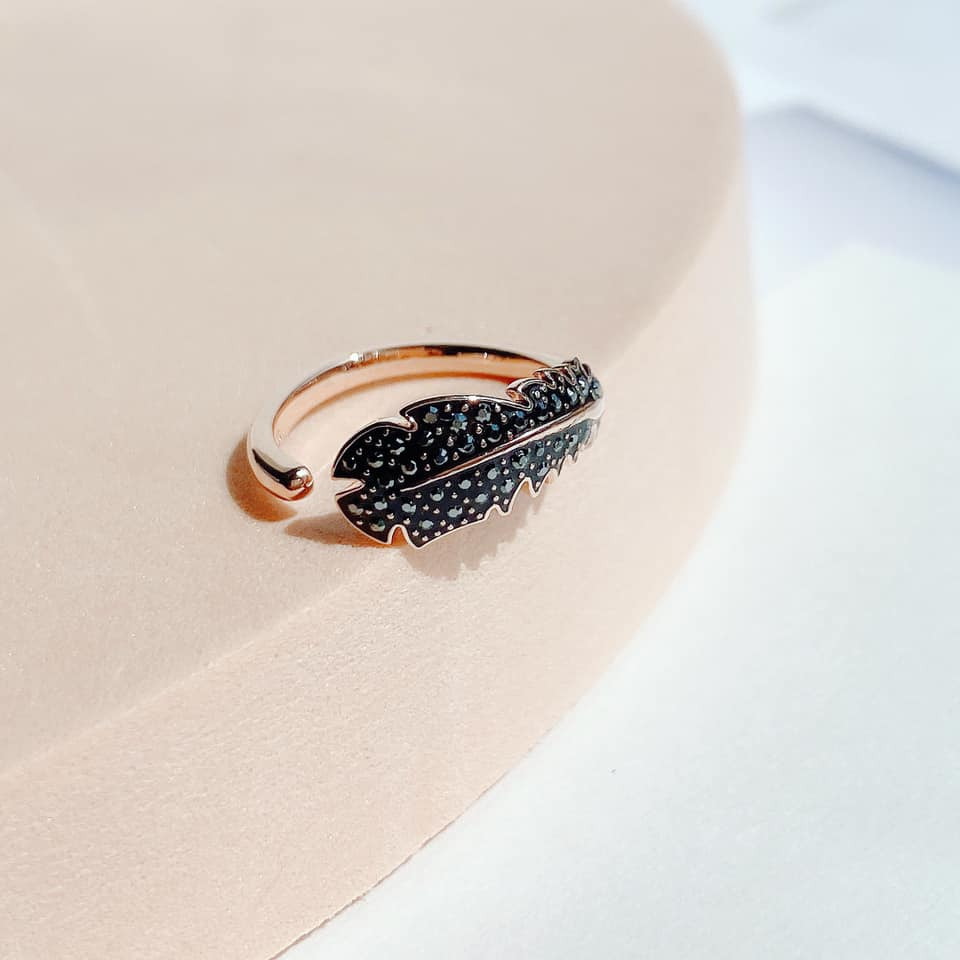Trang sức Swarovski, nhẫn lông vũ đen tinh tế, sang trọng fullbox_thien_nga_viet_nam