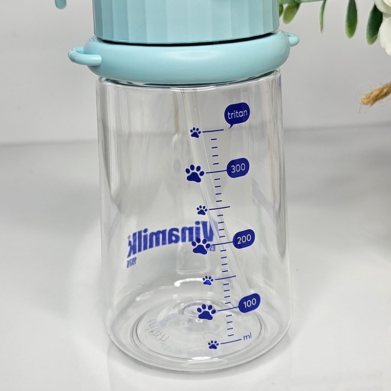 Bình nước nhựa Inochi 450ml có chia vạch đến 300ml, có nắp bật, có ống hút