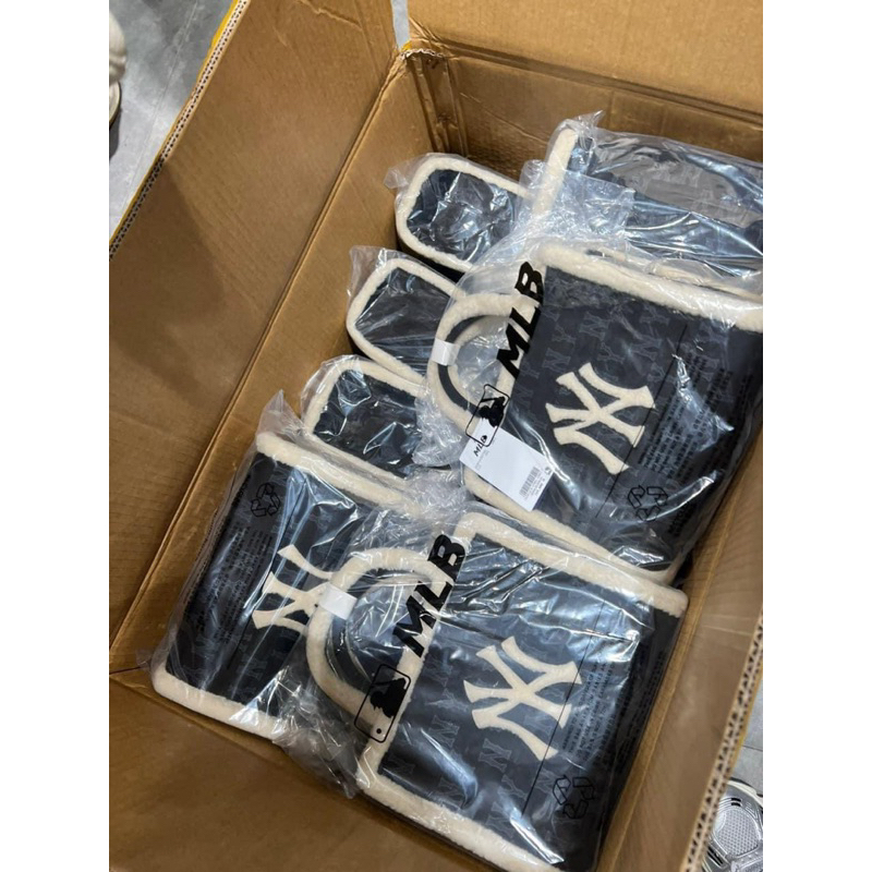 Túi tote mlb ny viền lông cừu siêu hot mới nhất xịn sò 23cm