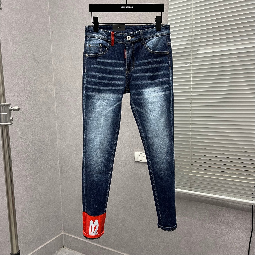 Quần jean nam D2 xanh trơn sơn ống đỏ chữ phối dập chữ Dsq mông QJ391P