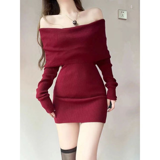 Đầm bẹt vai rực rỡ tay dài tết 2