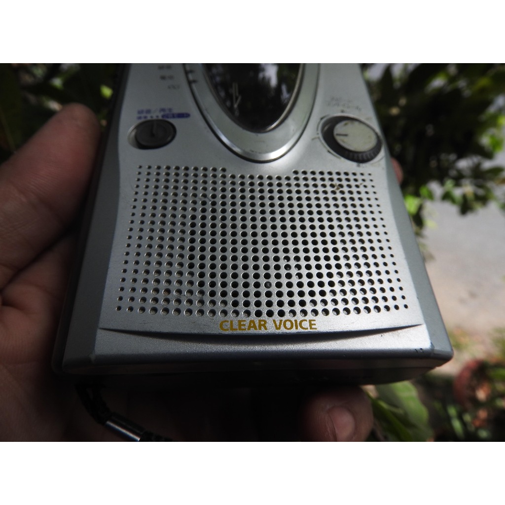 Máy nghe nhạc Cassette Sony TCM-400 có loa ngoài nghe được 2 bên của tai nghe kiểu máy đẹp