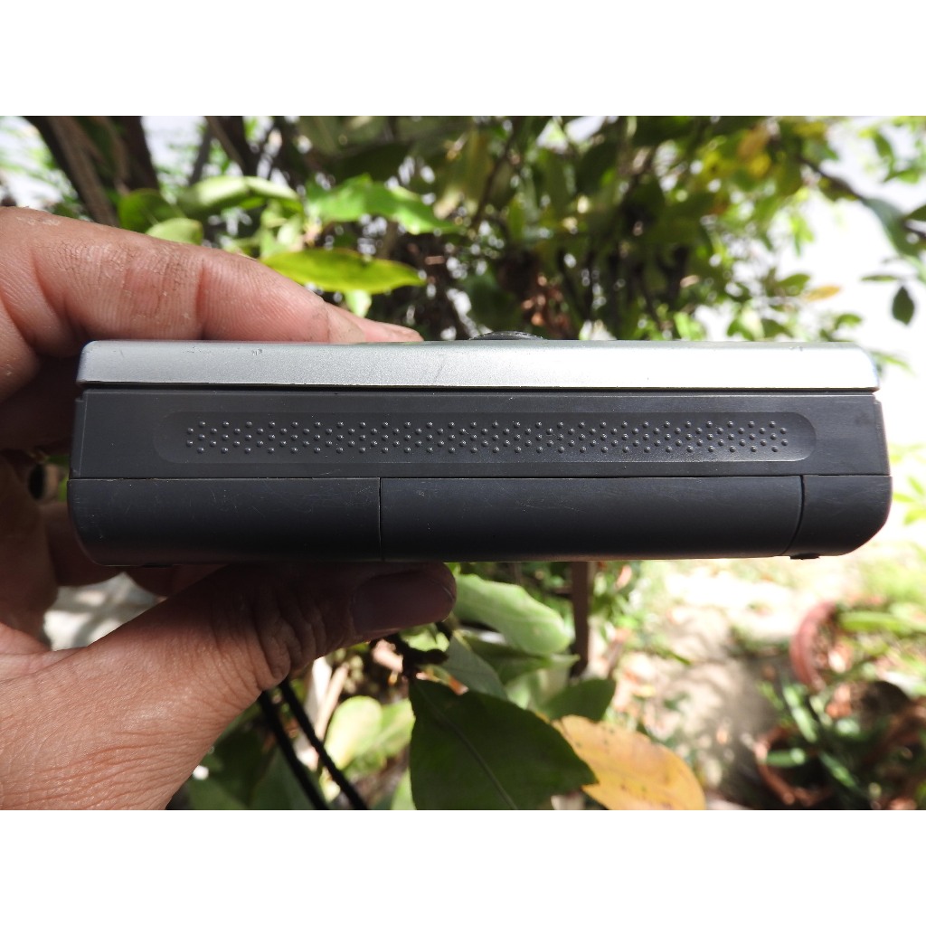 Máy nghe nhạc Cassette Sony TCM-400 có loa ngoài nghe được 2 bên của tai nghe kiểu máy đẹp