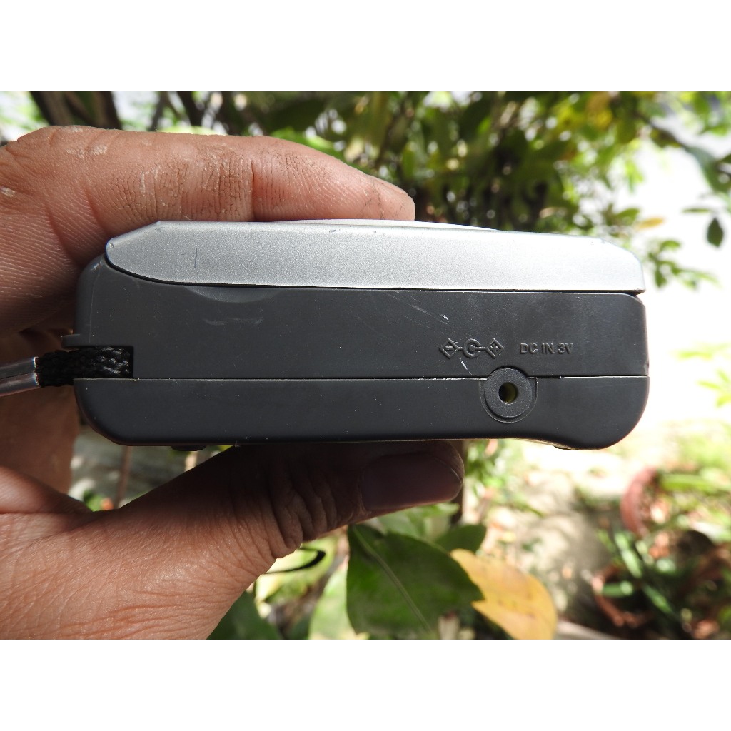 Máy nghe nhạc Cassette Sony TCM-400 có loa ngoài nghe được 2 bên của tai nghe kiểu máy đẹp