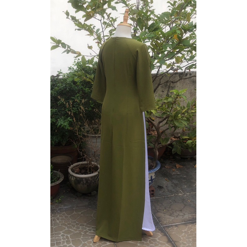Áo dài lụa màu xanh rêu thêu hoa