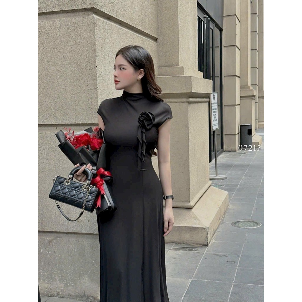 Đầm body maxi xòe tay ngắn cổ lọ ngực đính hoa chất thun gân tăm mềm mát sang chảnh