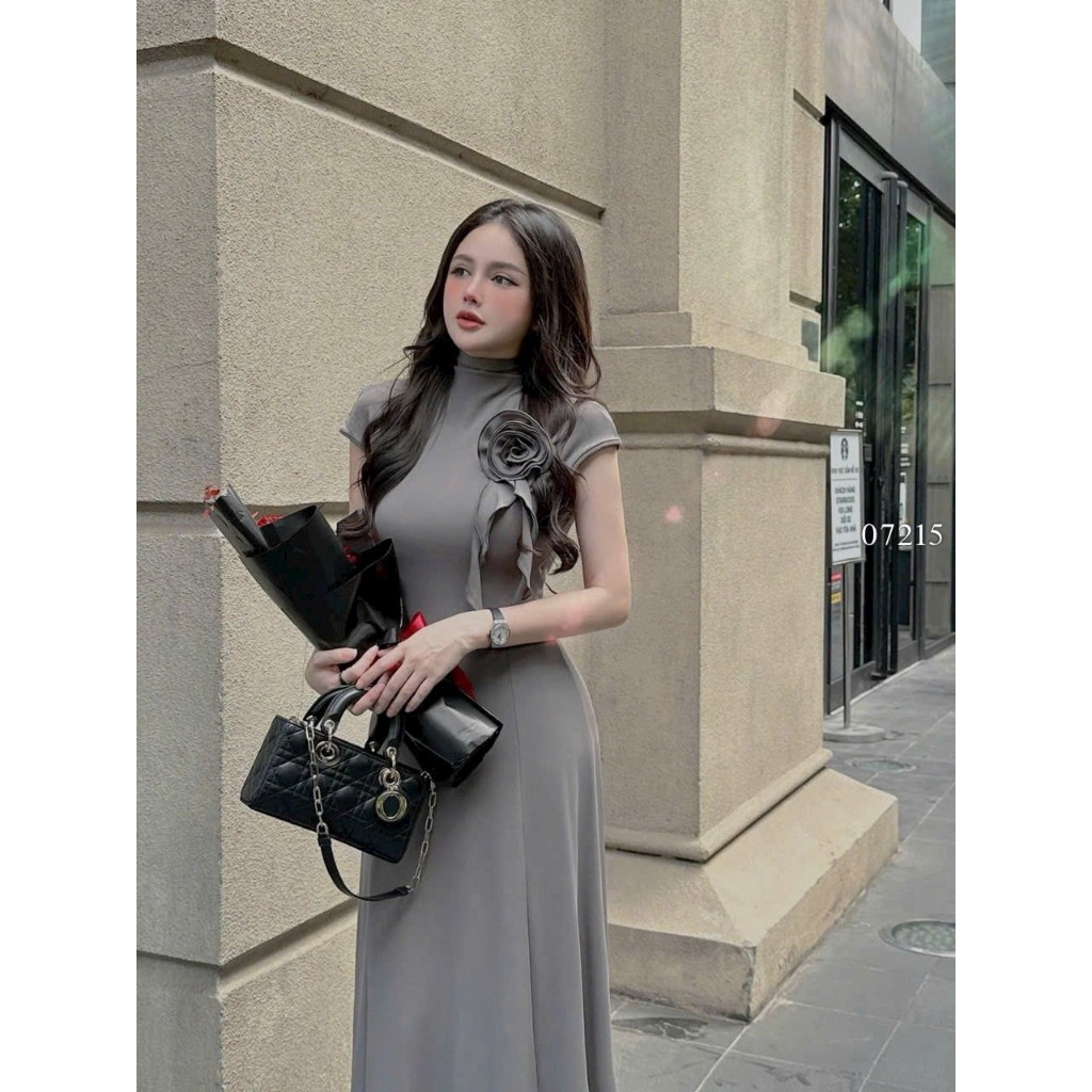 Đầm body maxi xòe tay ngắn cổ lọ ngực đính hoa chất thun gân tăm mềm mát sang chảnh