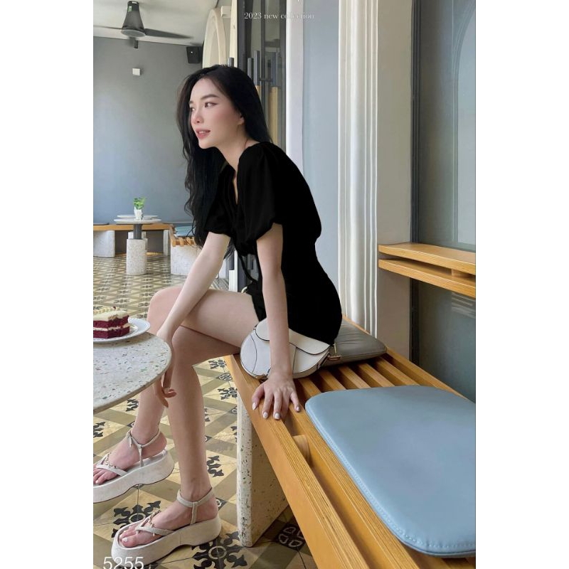 Jumpsuit xếp eo nhung đen - đỏ