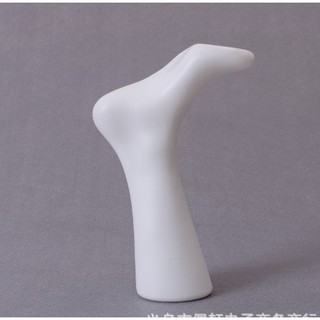 Chân Manocanh Đi Tất, Dép