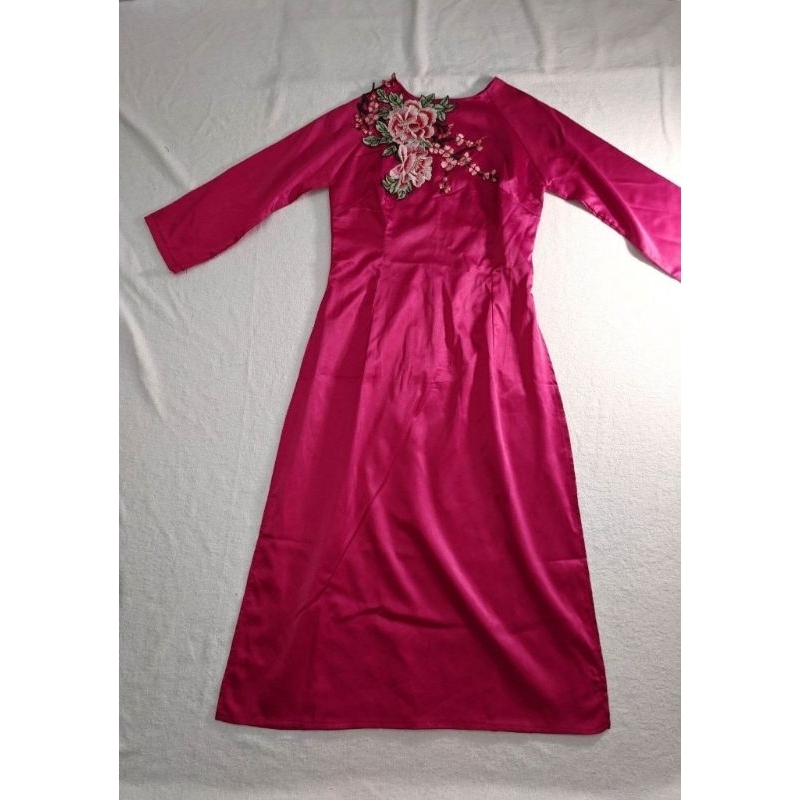 Áo dài lụa hồng ASHLEY, hoạ tiết thêu hoa, duyên dáng thướt tha, size S
