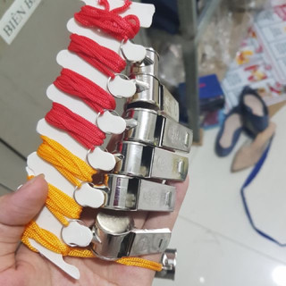 Còi inox có dây