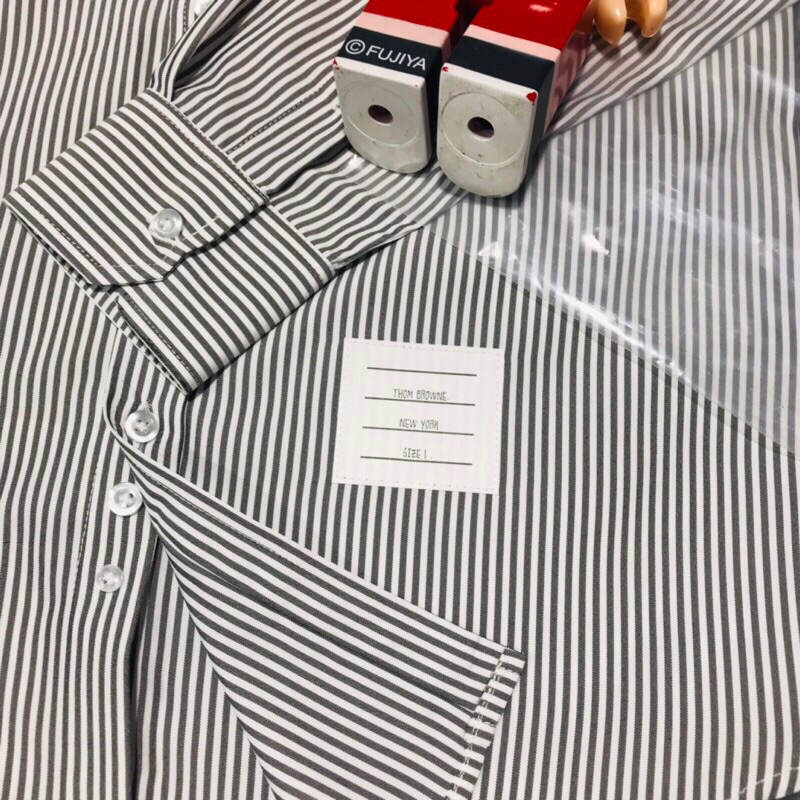 Áo sơ mi thom brown sọc xám, viền 2 tay  không nhăn