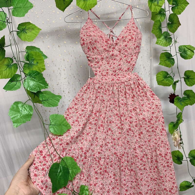 Đầm dây khoét eo