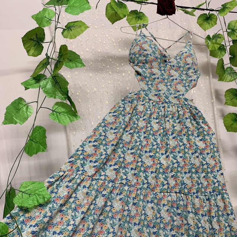 Đầm dây khoét eo