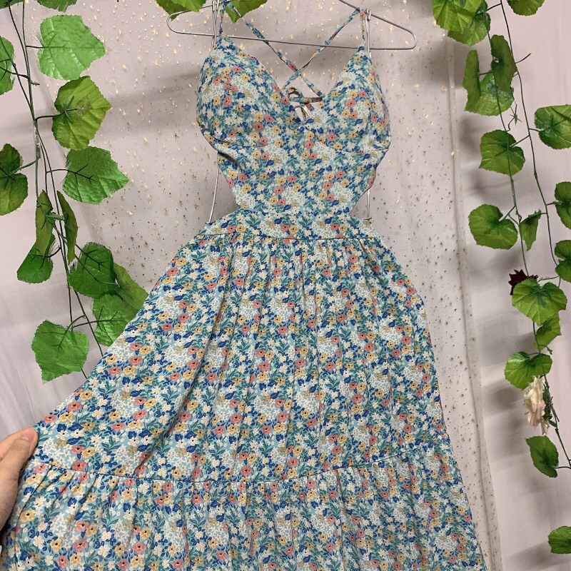 Đầm dây khoét eo