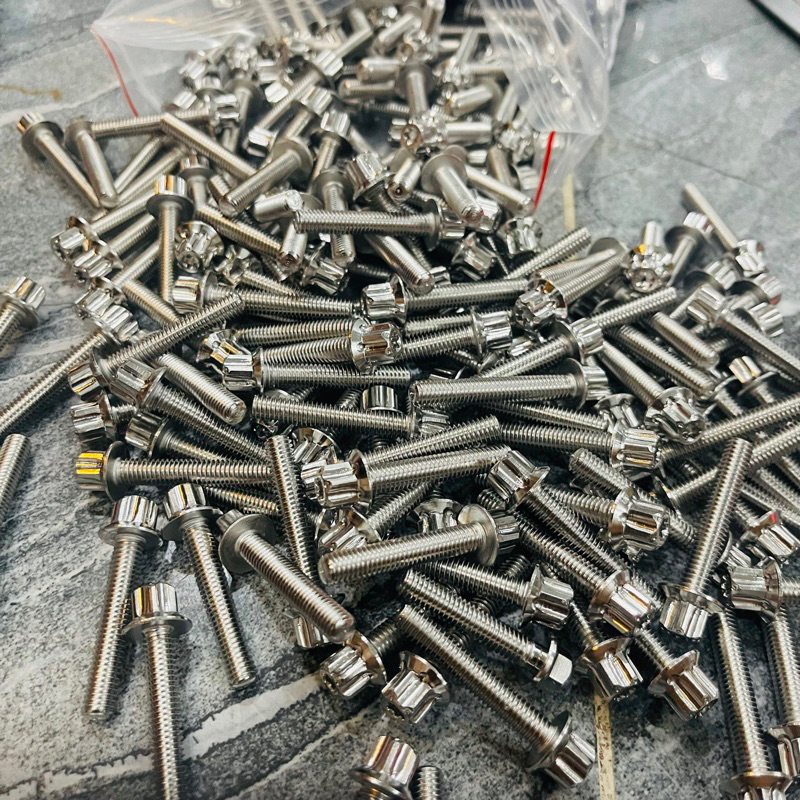 ỐC INOX SALAYA ĐẦU TRỤ LỐC 2 MẪU TỪ 6Li10 ĐẾN 6Li90 THÔNG DỤNG GẮN XE MÁY ( ấn mua chọn size )