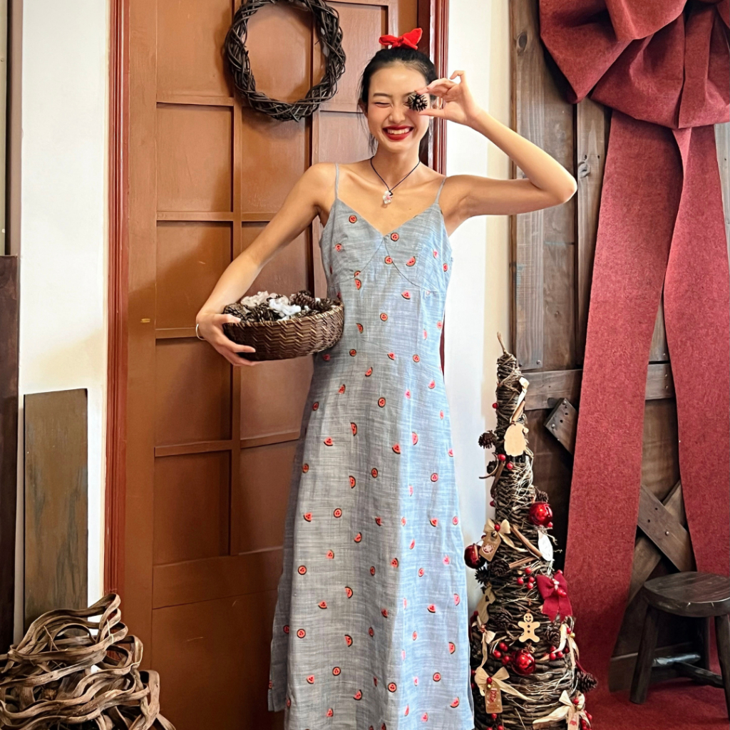 Đầm Hai Dây Form Suông Có Tăng Đơ Chất Linen Thêu Hình Trái Dưa Hấu TIỆM ĐỒ THÁNG 4 MAXI DRESS
