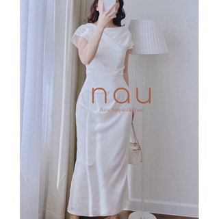 Đầm trắng lệch vai dáng dài