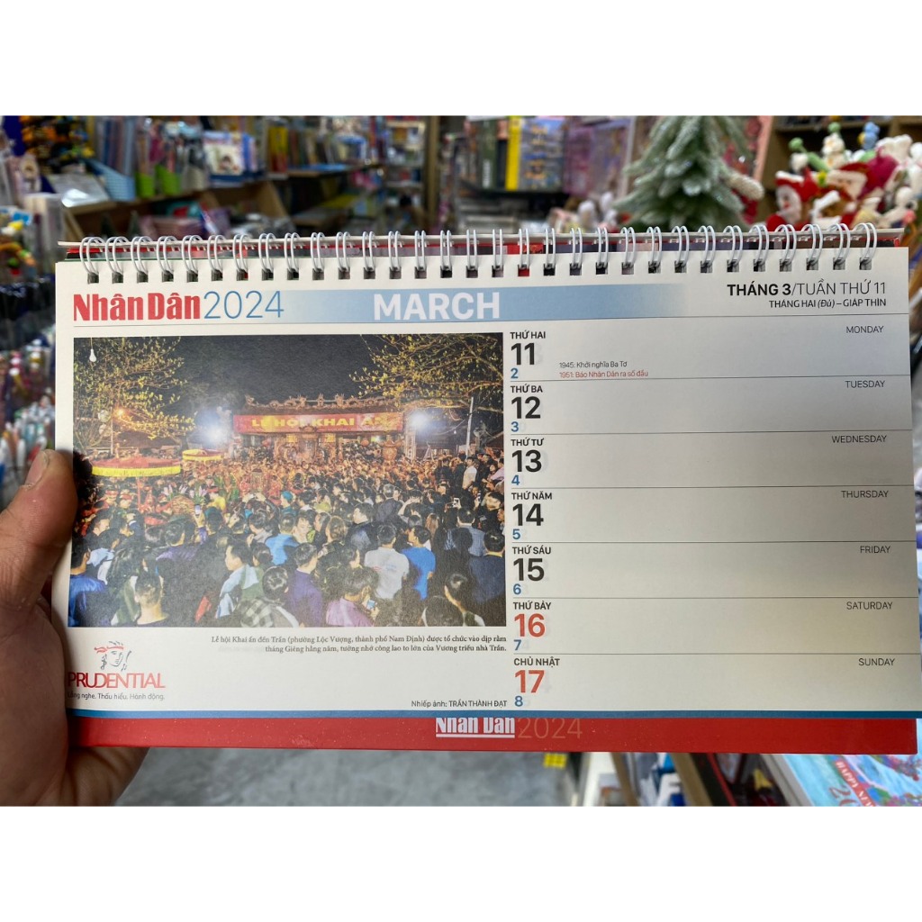 Lịch để bàn Nhân Dân đế bìa cứng lò xo 2024