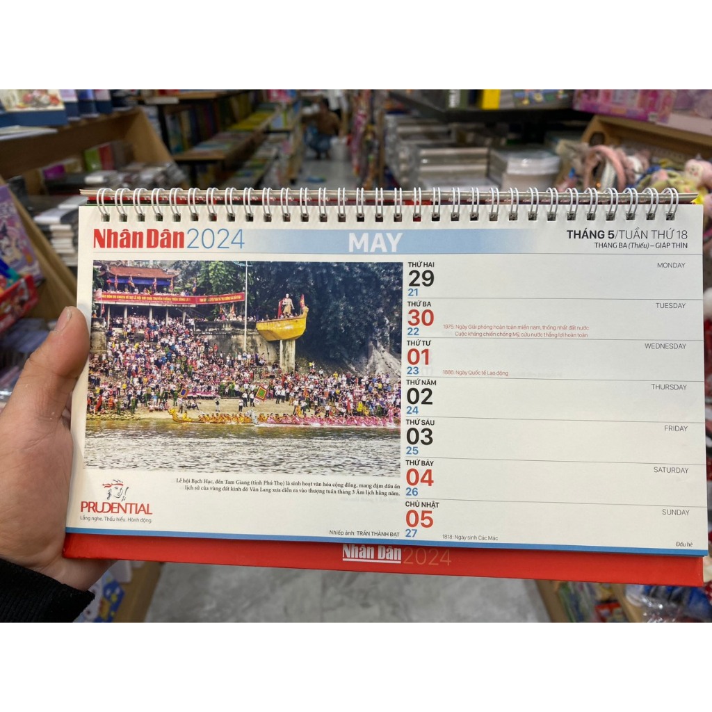 Lịch để bàn Nhân Dân đế bìa cứng lò xo 2024