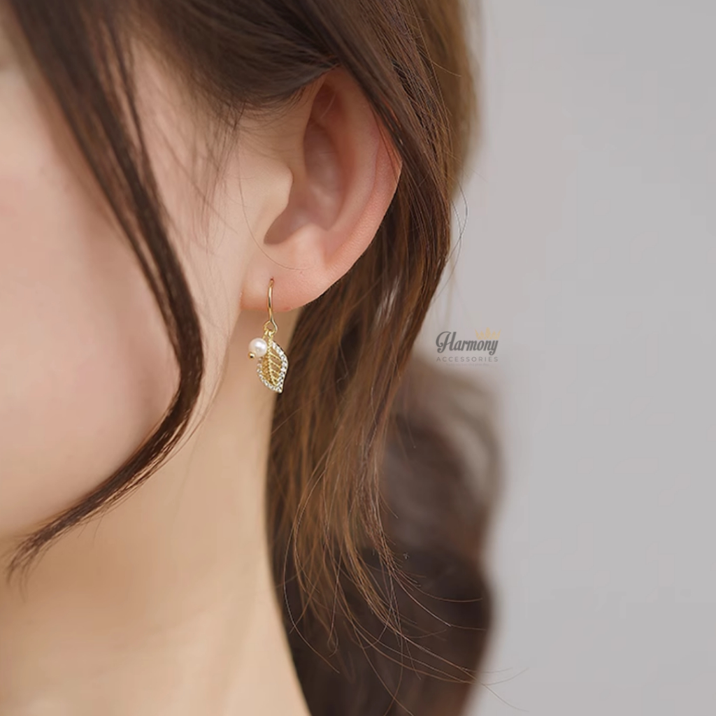 Khuyên tai nữ bạc dài mạ vàng mặt lá đính hạt trai nhân tạo cực xinh, sang chảnh | HARMONY ACCESSORIES K46