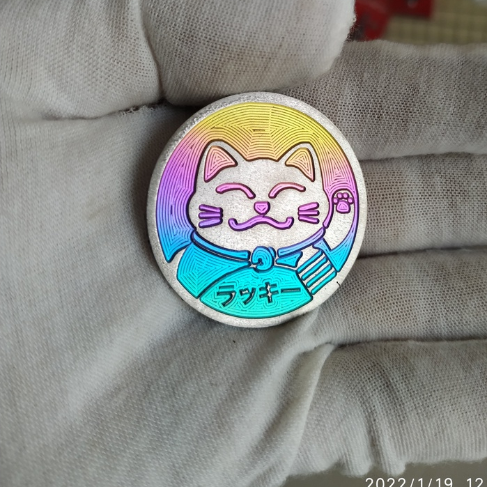 Tem titan mèo thần tài  đường kính 3cm 4cm