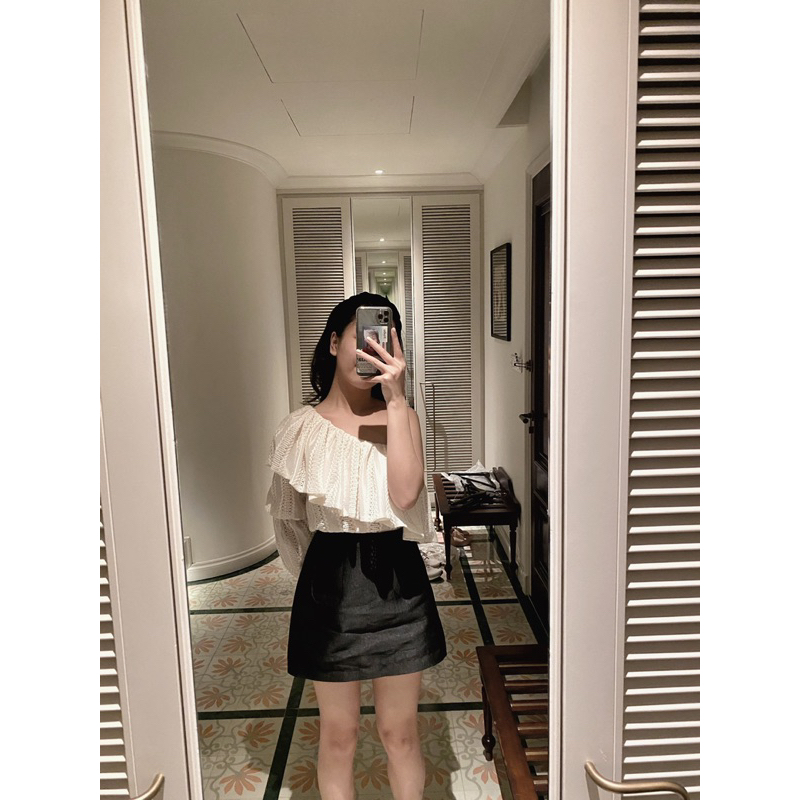 Chân váy chữ A có 2 túi trước chất liệu tafta có lót quần bên trong