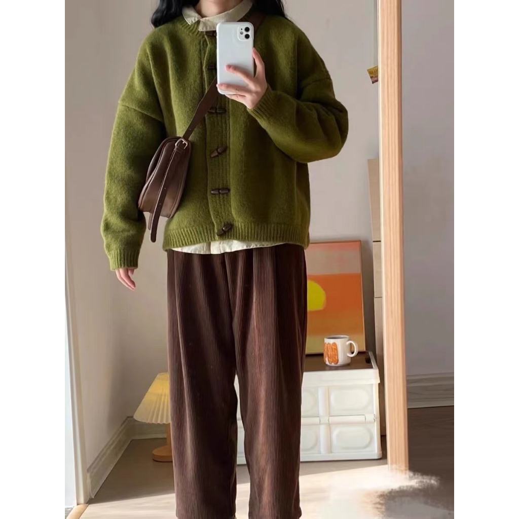 Áo len dệt kim cardigan cài khuy gỗ vintage màu xanh lá