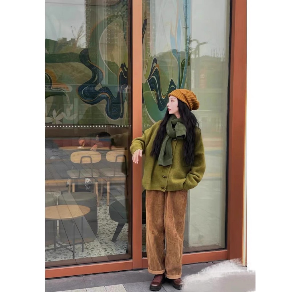 Áo len dệt kim cardigan cài khuy gỗ vintage màu xanh lá