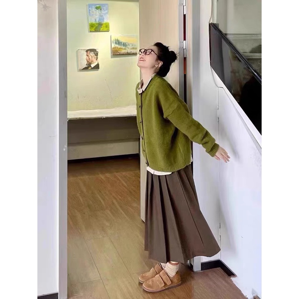 Áo len dệt kim cardigan cài khuy gỗ vintage màu xanh lá