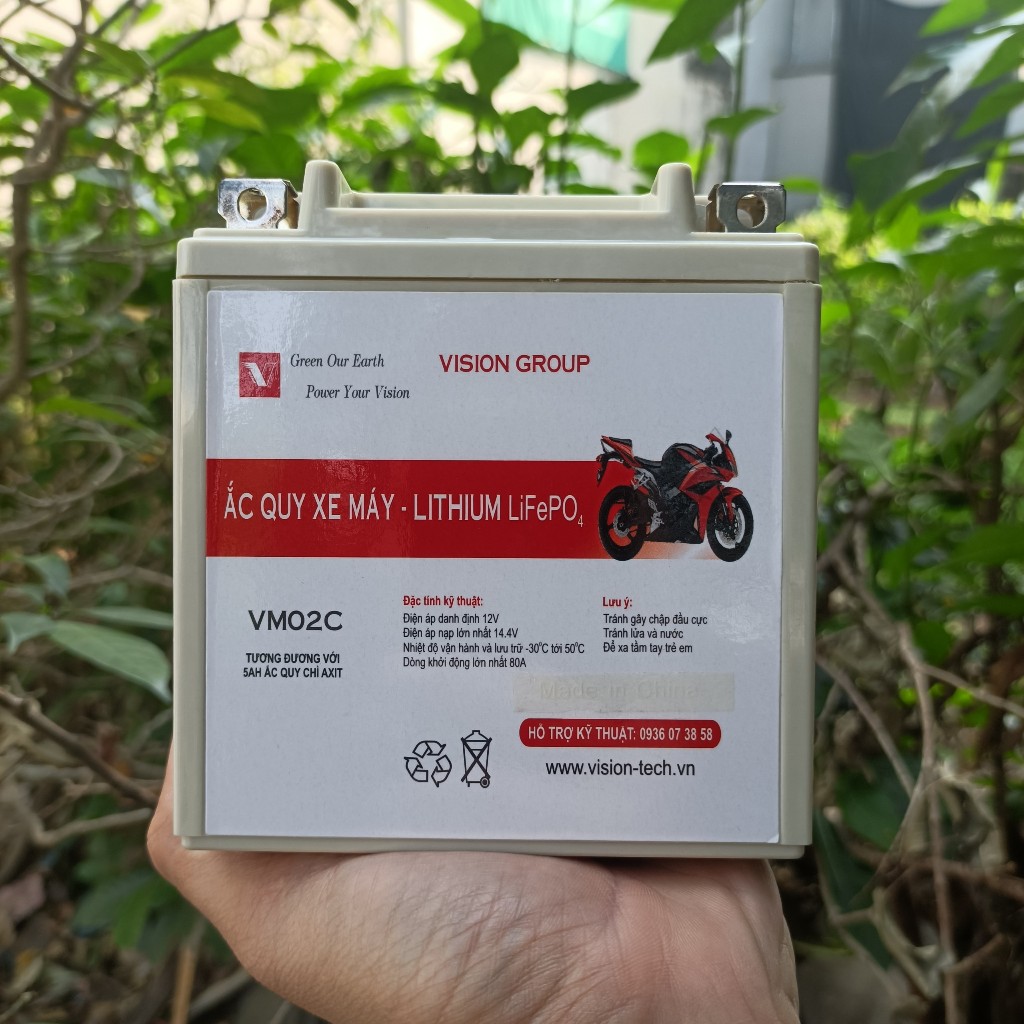 Pin sắt photphat Vision thay thế acquy xe máy