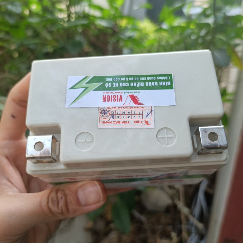 Pin sắt photphat Vision thay thế acquy xe máy