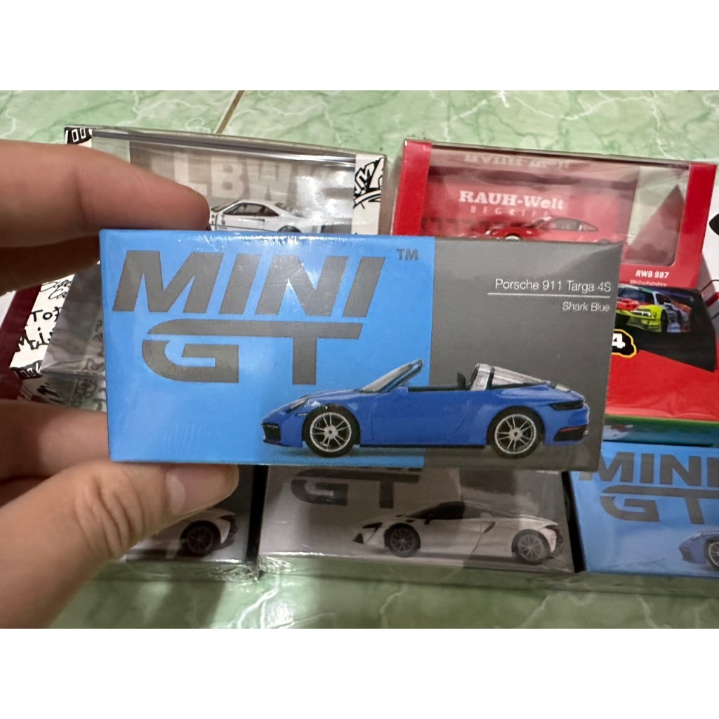 Mô hình ô tô Porsche 911 Targa 4S Shark Blue 1/64 MiniGT MGT00610