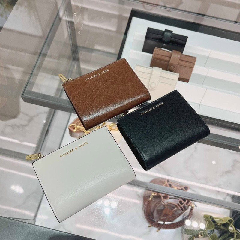 Ví Ngắn Charles & Keith Khoá Kéo Kim Loại form Chữ Nhật,Nhỏ Gọn,Xinh Xắn Gồm Nhiều Ngắn Đựng