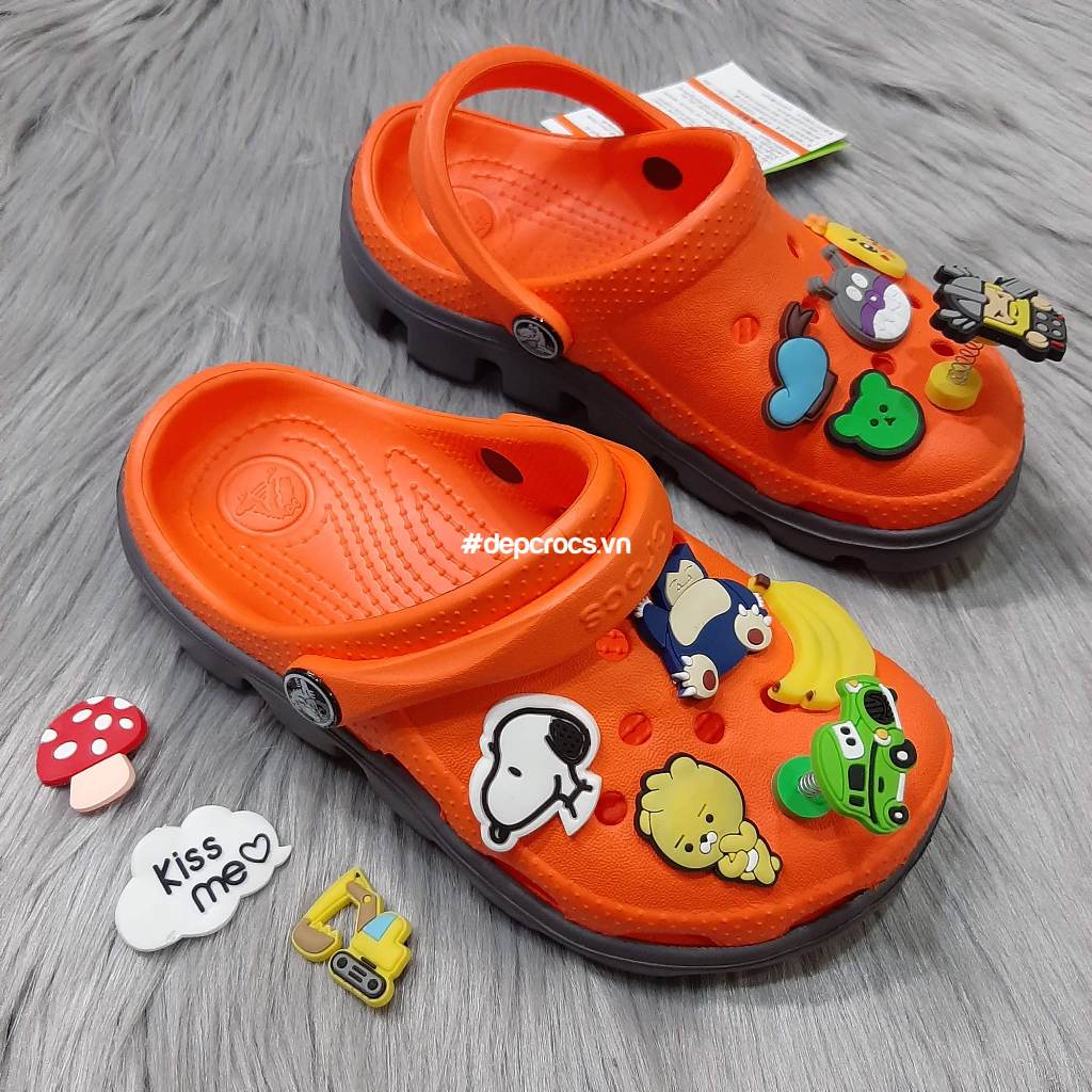 Dép cross duet sport unisex cao cấp tặng 10 jibbitz sticker 3D xịn, dép sục đế răng cưa nam nữ màu trắng đen Nhà Cá Sấu