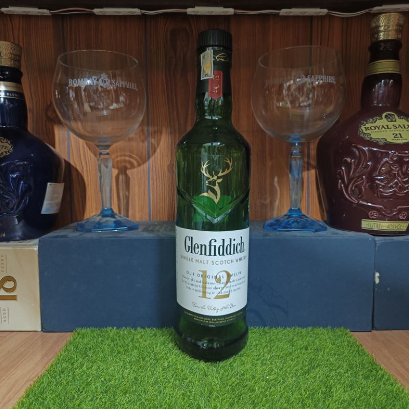 Vỏ chai rượu ngoại Glenfiddich 12 năm xuất xứ Scotland trưng bày decor mới đẹp 99%(chai rỗng)