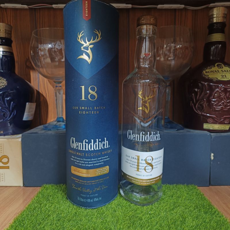 Vỏ chai rượu ngoại Glenfiddich 18 năm Full Box Scotland trưng bày decor (chai rỗng)