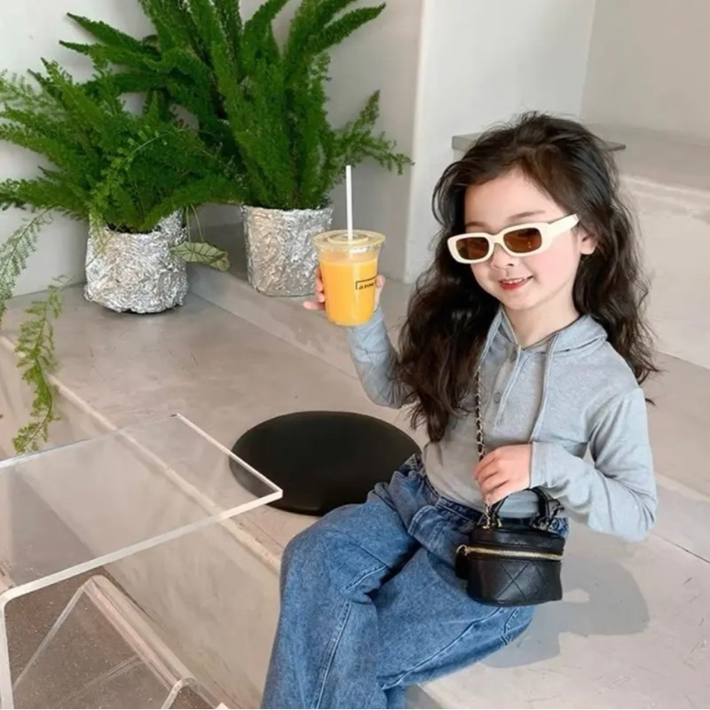 Áo 4 màu cho bé gái thêu C năng động