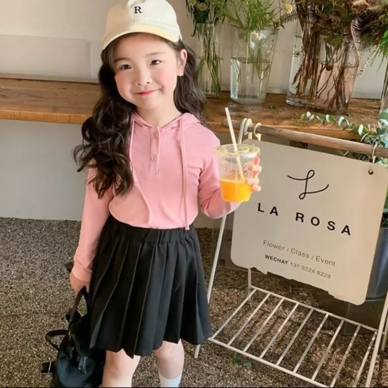 Áo 4 màu cho bé gái thêu C năng động