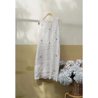 Đầm Linen Tưng premium sát nách 2 lớp thêu tay cúc tana - Nhà Của Moon