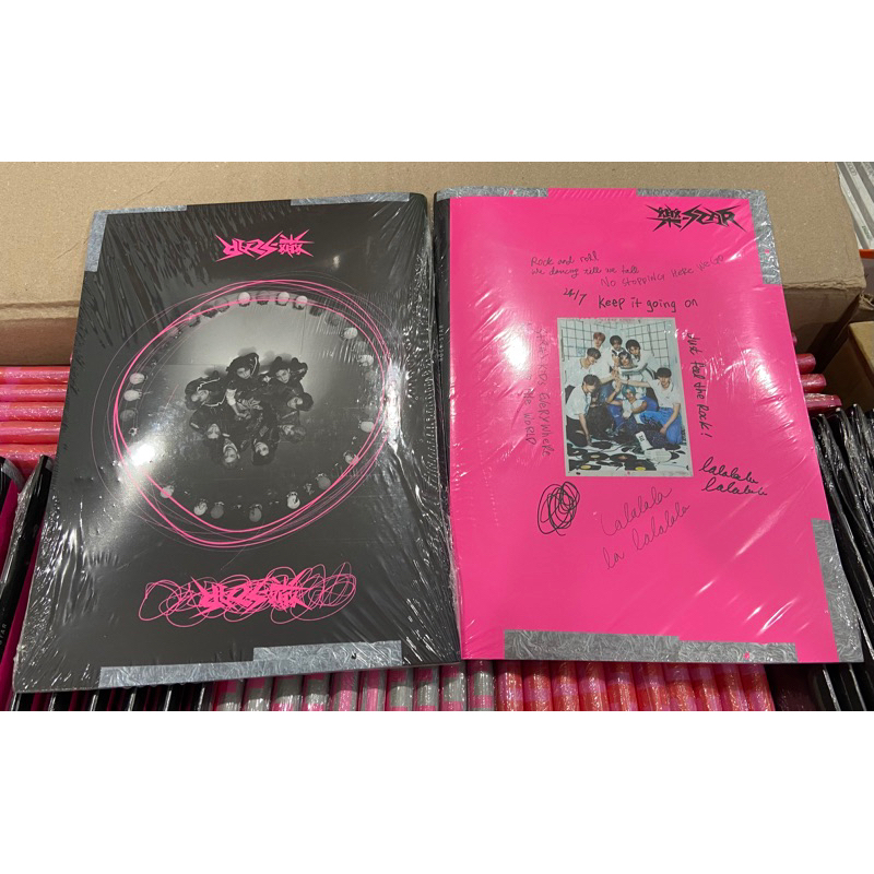 Album ảnh Stray Kids Rock Star có sẵn