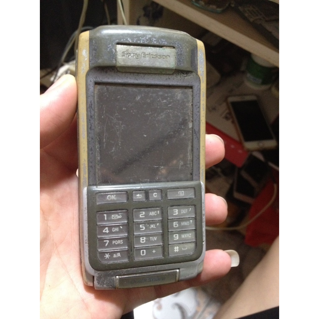 Xác SONY Ericsson P910i chưa thử, không rõ tình trạng, ae lấy linh kiện