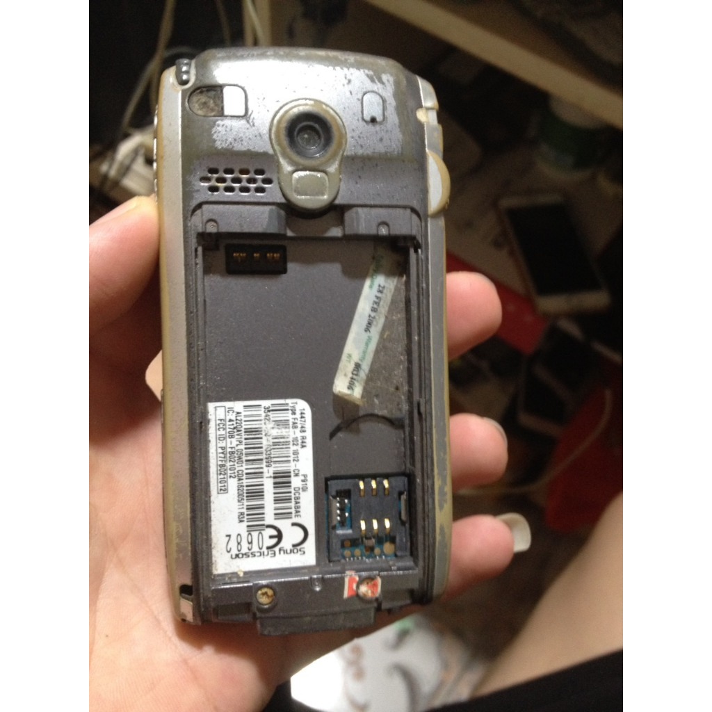Xác SONY Ericsson P910i chưa thử, không rõ tình trạng, ae lấy linh kiện
